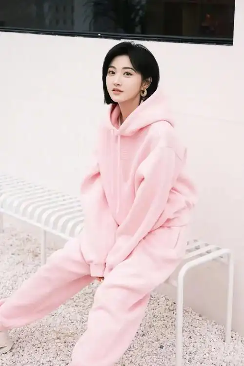 景甜粉粉色一套简直美极了