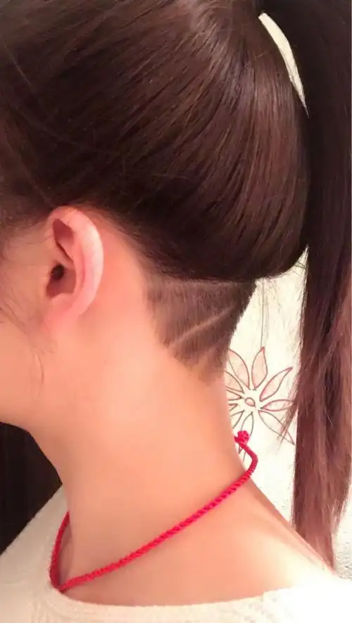 女生留阴阳头什么感觉?