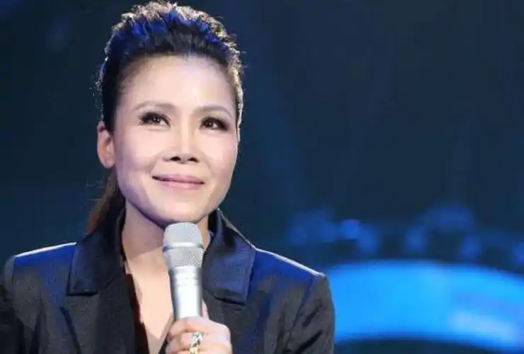 回顾田震:一生正直,摔话筒揭"潜规则",和那英闹掰,我不后悔