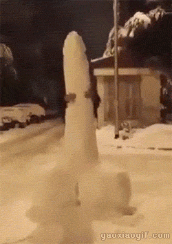 搞笑动态图:妹纸你的节操呢?