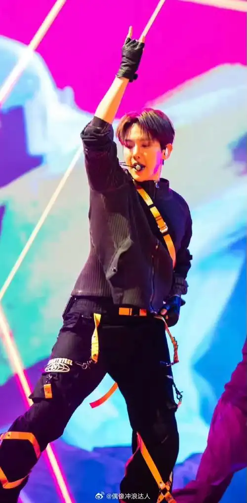 抽象##英雄联盟单曲paranoia#边伯贤paranoia 英雄联盟决赛舞台好