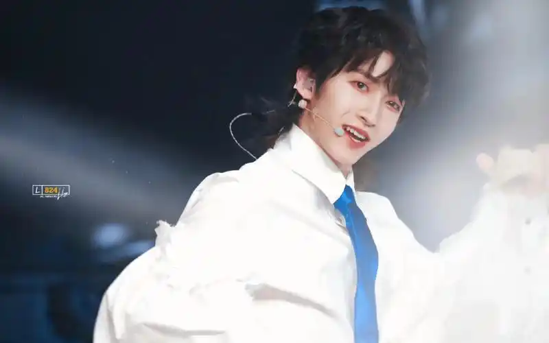 【into1刘宇】浪琴-into1全视角欣赏舞台,小王子的妆造,颜值的高速