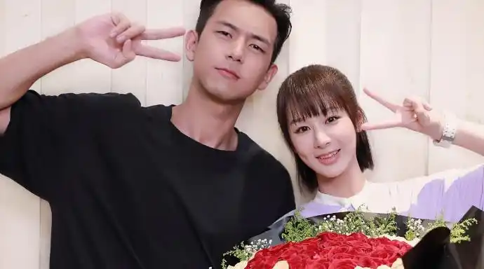 李现为杨紫庆生什么情况童颜夫妇再发糖晒杨紫亲密合照