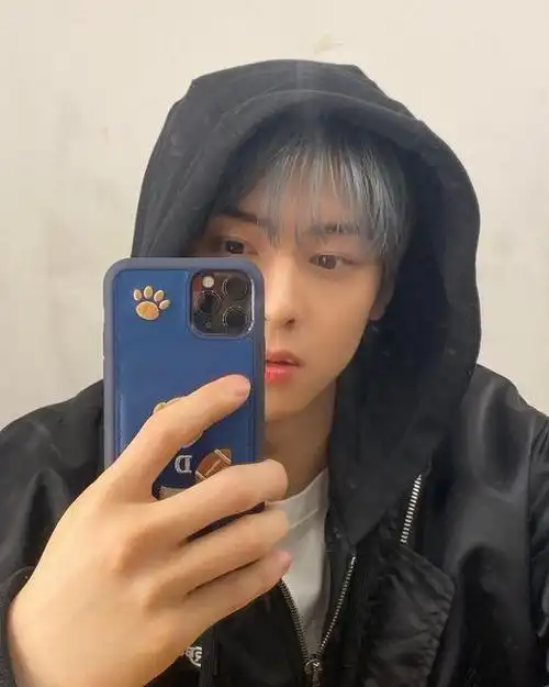 女神降临男主角车银优晒银发自拍照这就是撕漫男本男吧