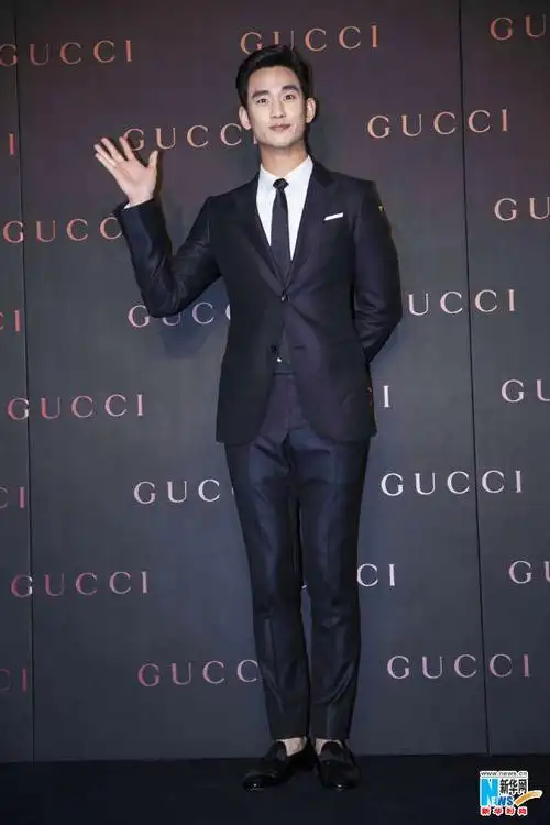 那些明星大腕们是怎么穿正装西服的!