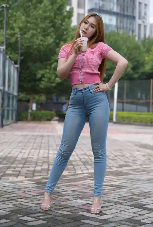 在有些男人的眼中,时尚魅力一点都不输给模特_身材_姐姐_时候