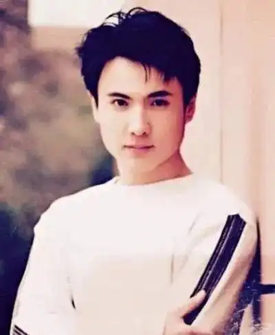 沈腾要不是我小时候长得好看早被人打死了