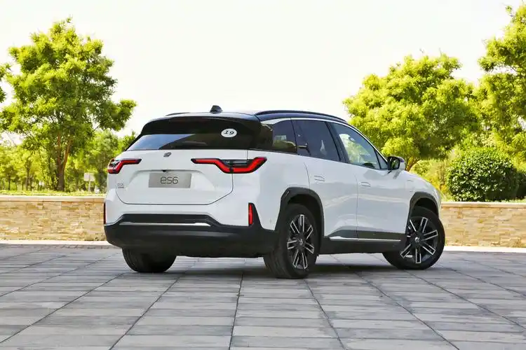 如果说ep9作为超跑车型,给蔚来汽车带来了声望的话,es8则是它真正成名