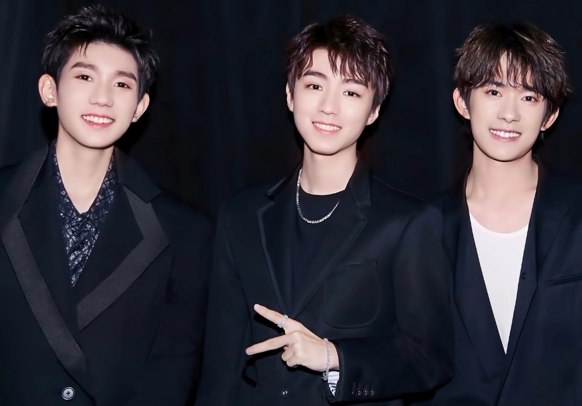 tfboys七周年线上合体,直播预售分三档会赚钱,团名出错不能忍