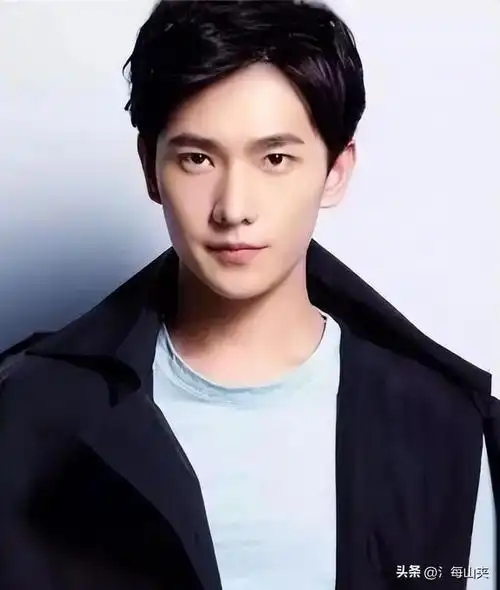 王一博 邓伦60丹61眼凤69的特征是其眼61上尾69翘,眼尾比眼