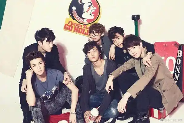 他的高音和假声技巧都非常出色,是exo中最为突出的成员之一