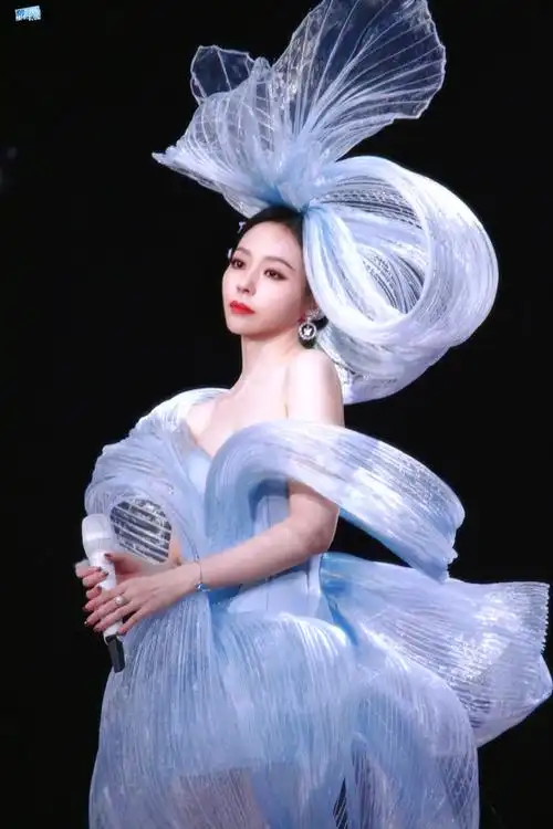 #张靓颖光2023巡回演唱会#