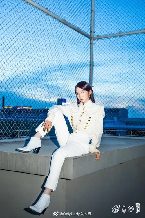 火箭少女101_孟美岐 亮相最新一期