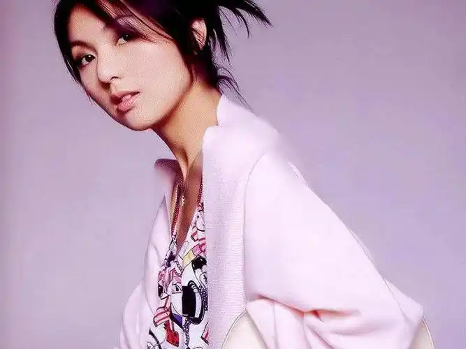 杨千嬅辟谣离婚是怎么回事杨千嬅和老公感情经历曝出