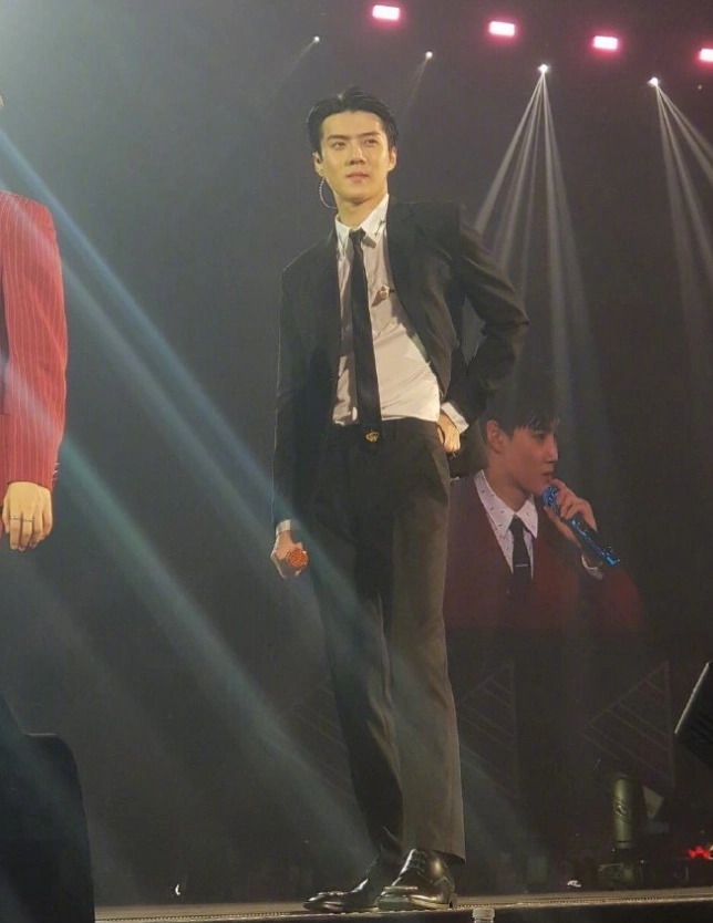 原创金钟仁夸吴世勋最帅,朴灿烈当场"闹脾气",到底谁才是忙内?