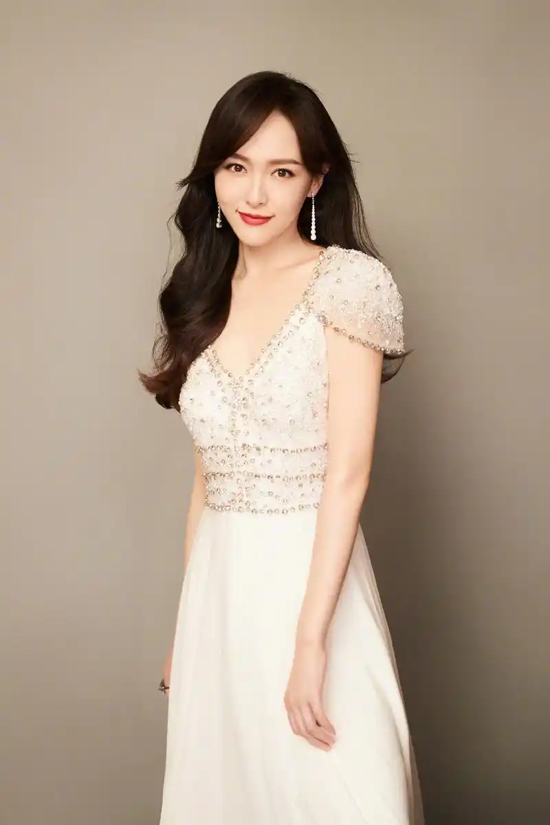 唐嫣飘逸秀发优雅时尚写真图片25