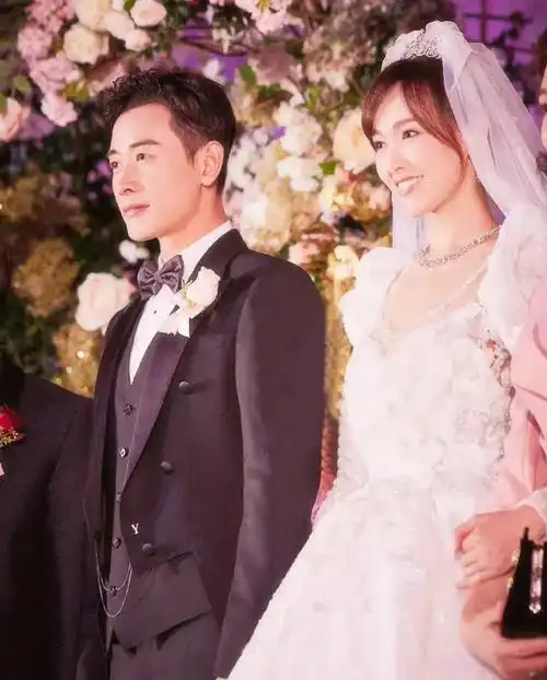 戚薇都已经是两个孩子的妈妈了,唐嫣也有了一个女儿,过得都很幸福!