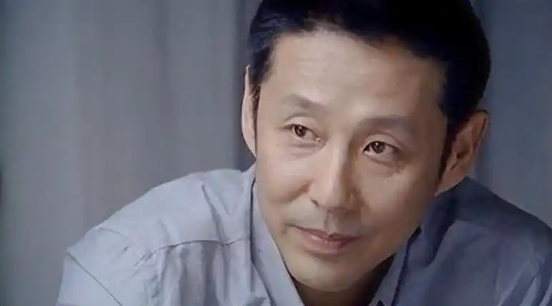 回顾陈道明:为苗苗解围,和妻子结婚多年依旧幸福这才是德艺双馨