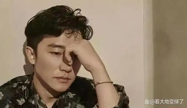 随着父子关系的缓和,黄轩终于体会到了父亲对自己的爱.