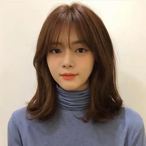 2019秋冬中长发发型图鉴,显瘦遮肉的小脸发型是这款