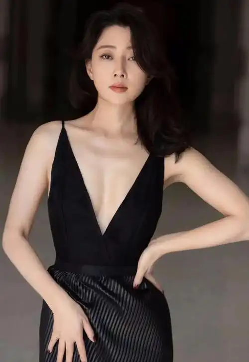 殷桃全新美照大片|军校|军训|战争法_网易订阅