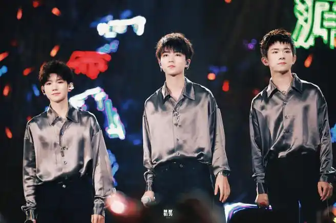 谁允许你们楼丝在愚人节这天搞我眼泪的  tfboys,时代少年团,tf三代