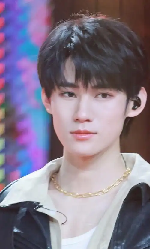 张真源百忧戒皮衣造型##张真源百忧戒全开麦