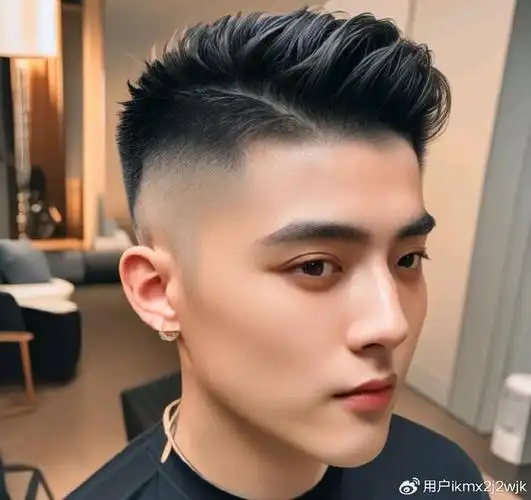 2024最炙手可热的四款男发,时尚潮流的完美选择,适合大多数男士|发型