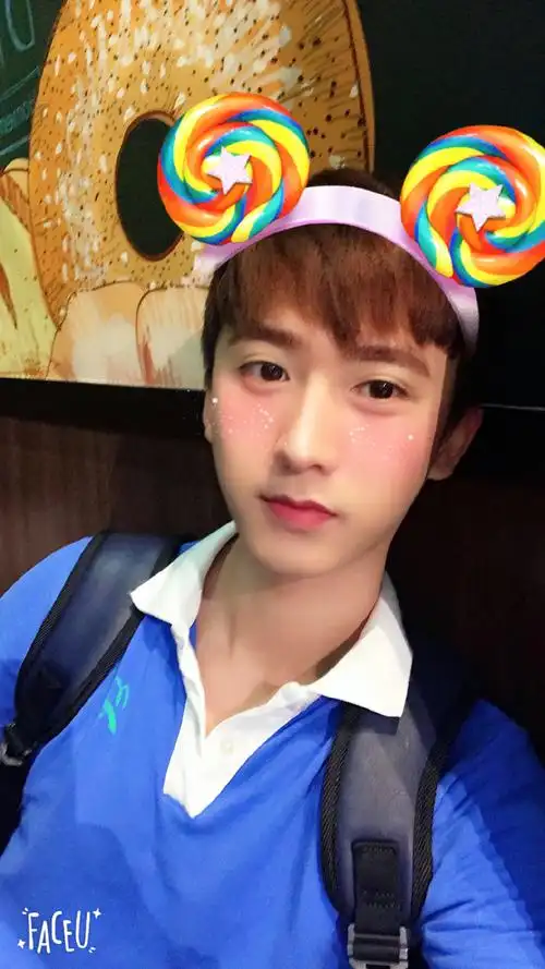 何东东图片 何东东校服自拍照图片