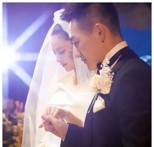 回顾张馨予情路坎坷嫁给何捷后苦尽甘来还是军人最靠谱