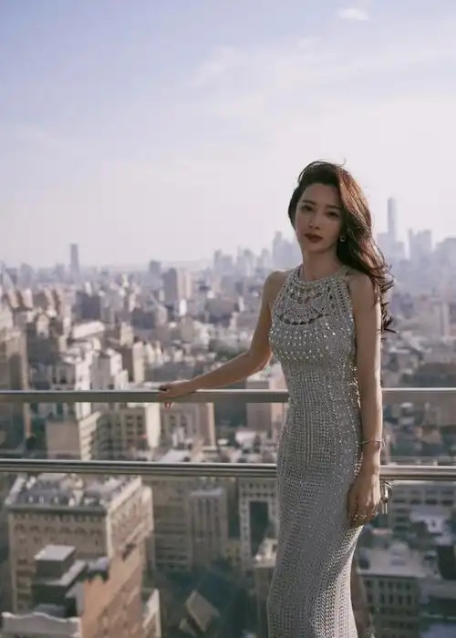 记——应该焊在老大@李冰冰身上的礼服 1北京时间9月9日早上7点纽约