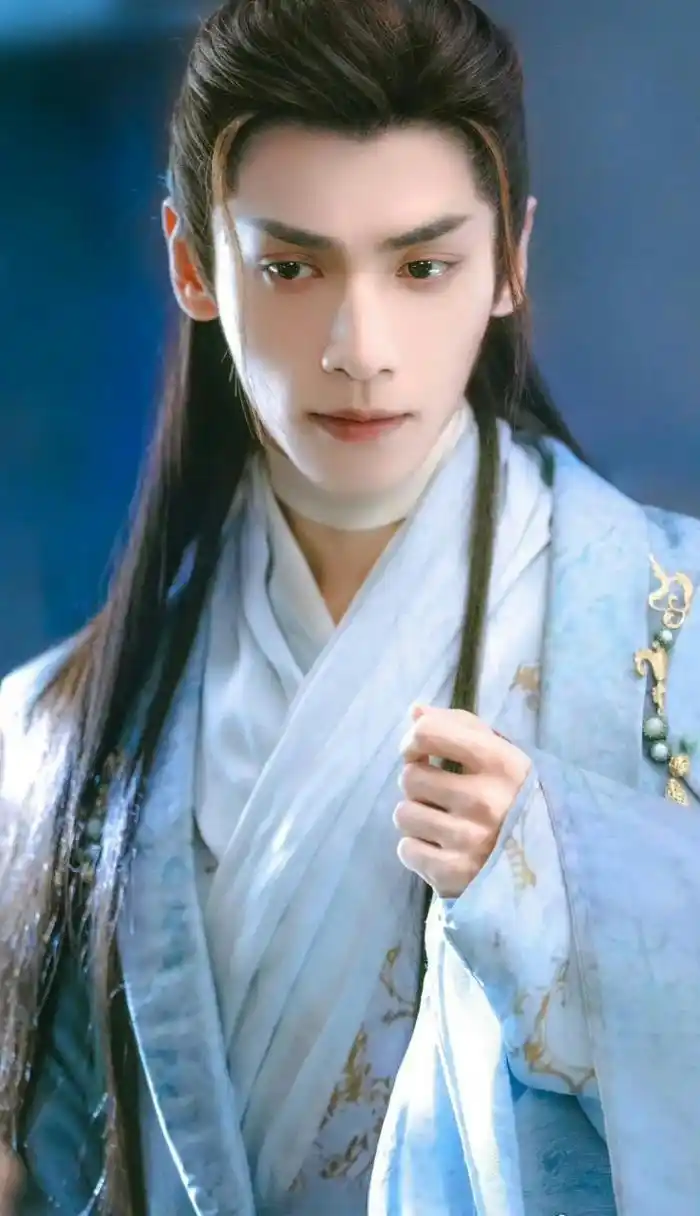 罗云熙和檀健次有太多相似点了: 1,都是杨紫的四番男配,润玉vs相柳 2