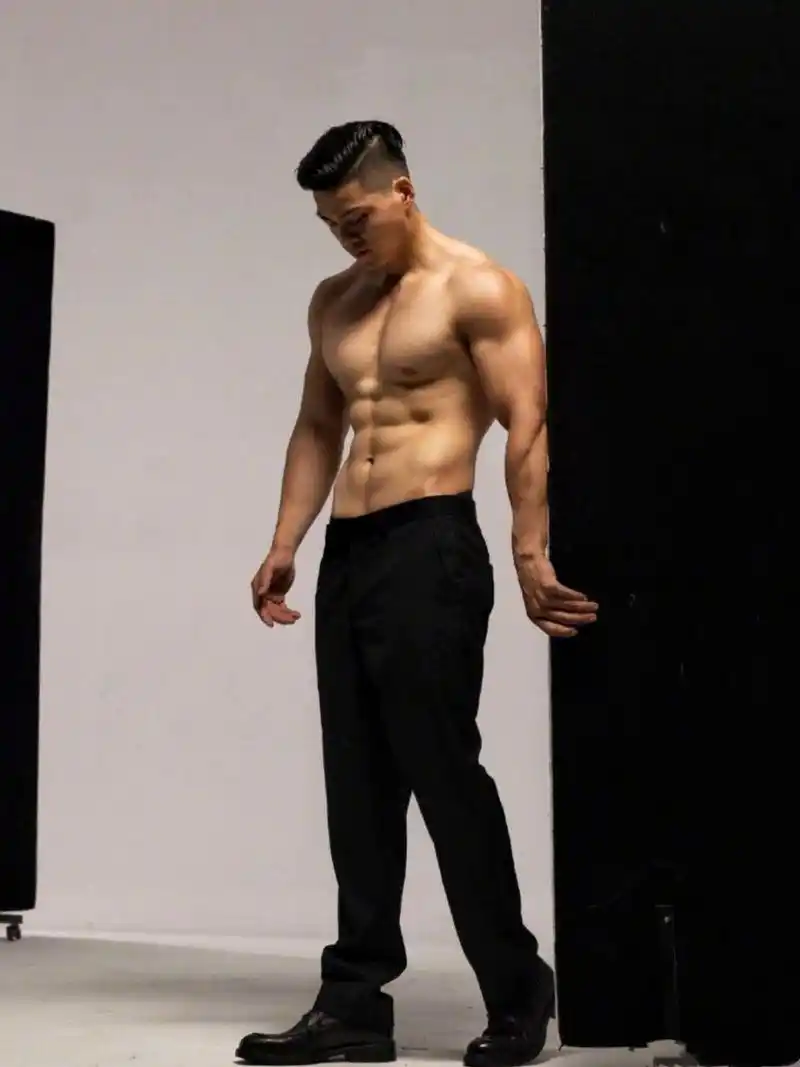 以后内鱼男演员都按照这个标准来好么.