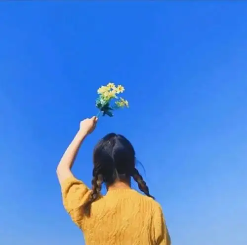 头像情侣热烈的夏天太短每一秒都值得热爱