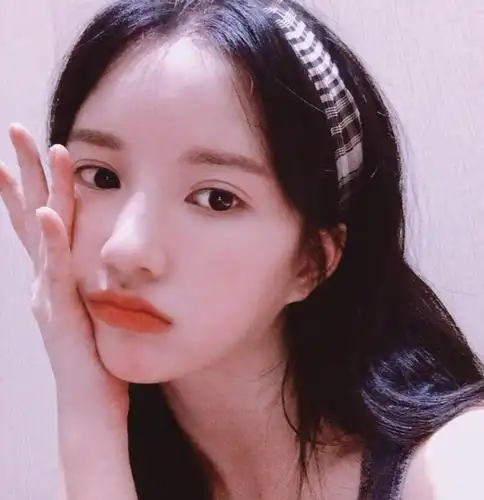 搞一波刘些宁头像 都是来自刘姐wb不想在wb发是怕干.