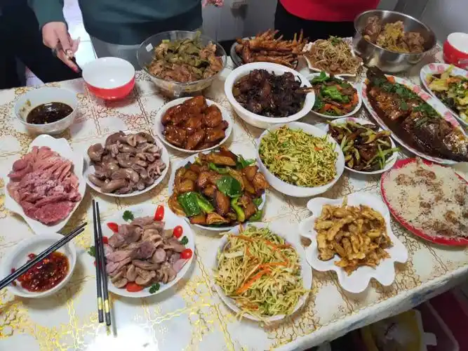 年夜饭,大姐和姐夫做了16道菜,网友:北方农村的,还好意思晒