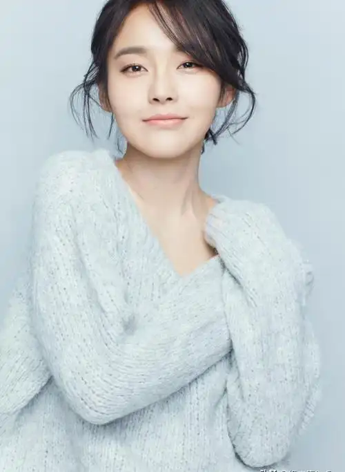 女演员张佳宁在娱乐圈里充分展现了她的独立自信和女性魅力.