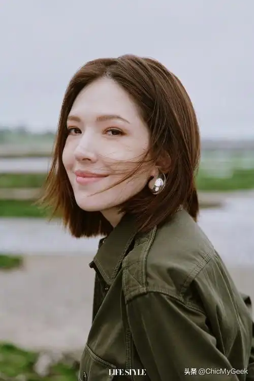 一直努力求进步,才能一跃成为如今大众认可的实力派女演员.