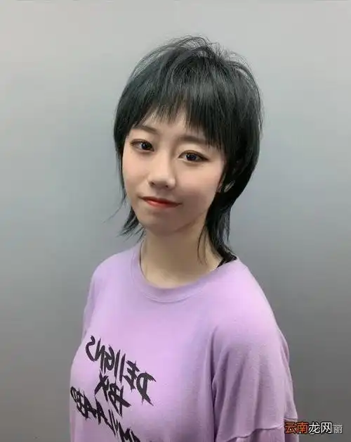 小狼尾发型,李宇春新狼尾短发解锁当下流行发型