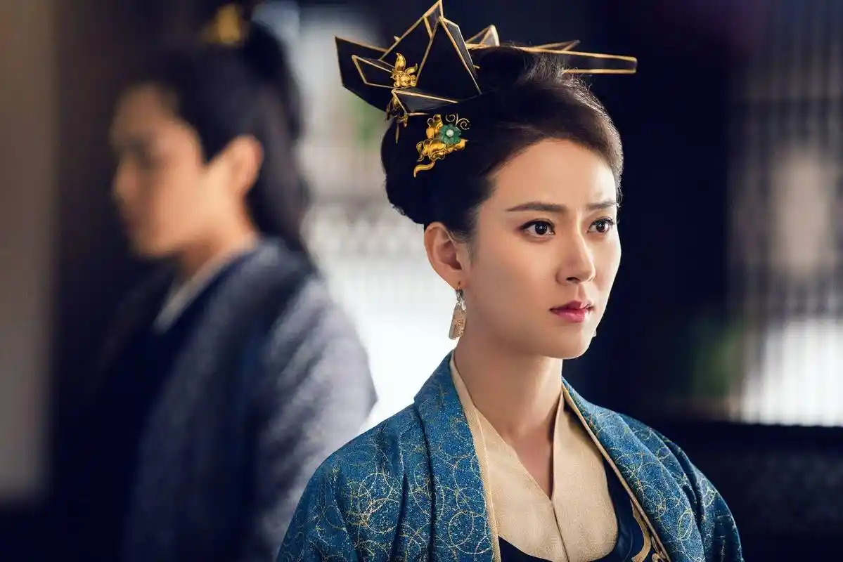 赵柯与众多艺人共同参演了古装宫斗剧《如懿传》,她在剧中饰演的是