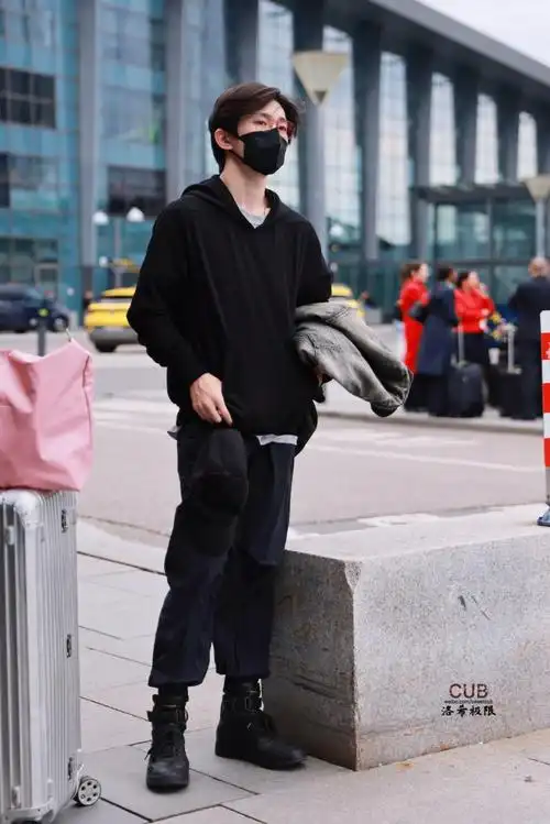 丹麦##易烊千玺电影小小的我##易烊千玺机场图