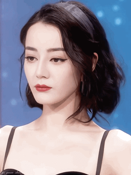 迪丽热巴惊艳我好久的短发