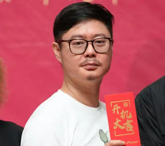 至于出演男主的是开心麻花的老成员魏翔,虽然说他很少担任主角,但是在