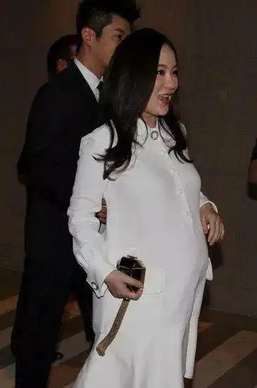 女星怀孕都是四肢纤细只大肚子?