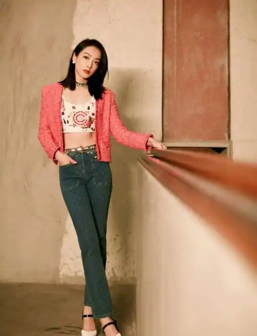 原创宋茜这马甲线也太撩人了粉色夹克搭背心好身材一览无遗