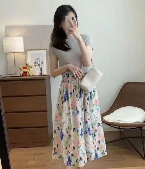 半身碎花裙搭配什么衣服好看半身碎花裙上衣穿什么好看