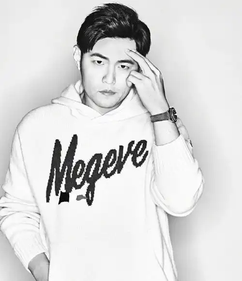 周杰伦帅气黑白封面大片写真图片