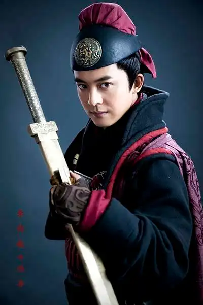 秀丽江山李佳航演绎东汉名将骁勇