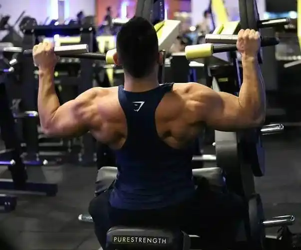 健身12年从弱鸡逆袭肌肉男的黄种人,他说:基因从不牛逼!