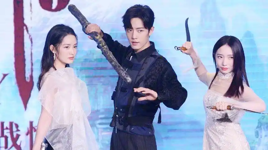 肖战公主抱孟美岐,为啥不敢拍下半身?看到孟美岐的鞋瞬间明白了